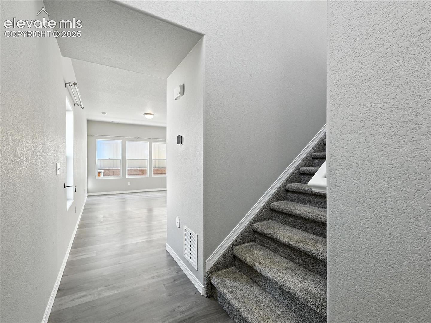 6222 Barr Point