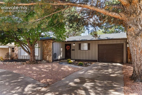 Photo of 1818 Maplewood Drive, Pueblo, CO 81005 (MLS # 3290740)