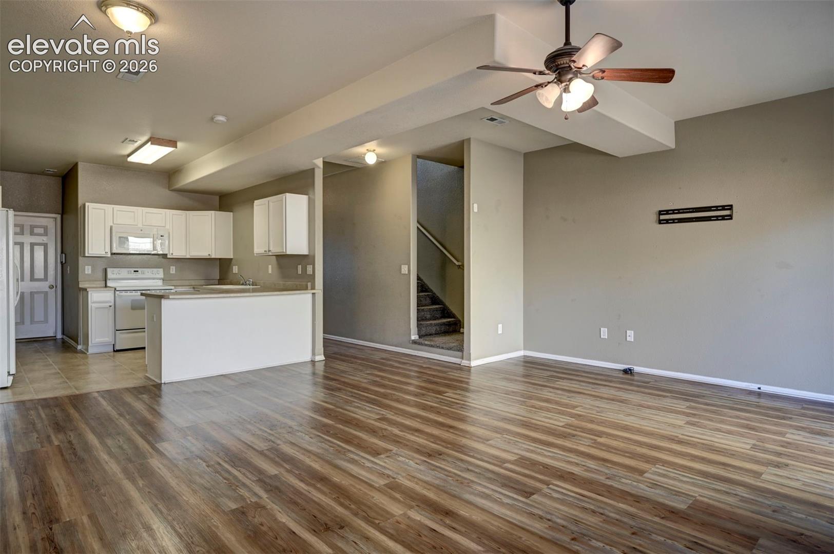 863 Red Thistle View