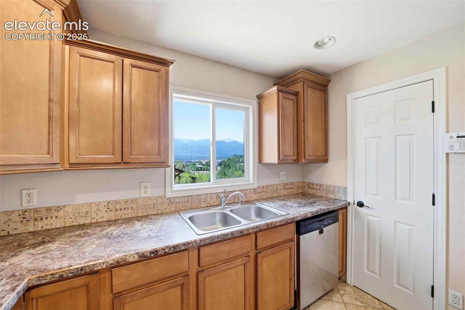 2826 Pinnacle Drive