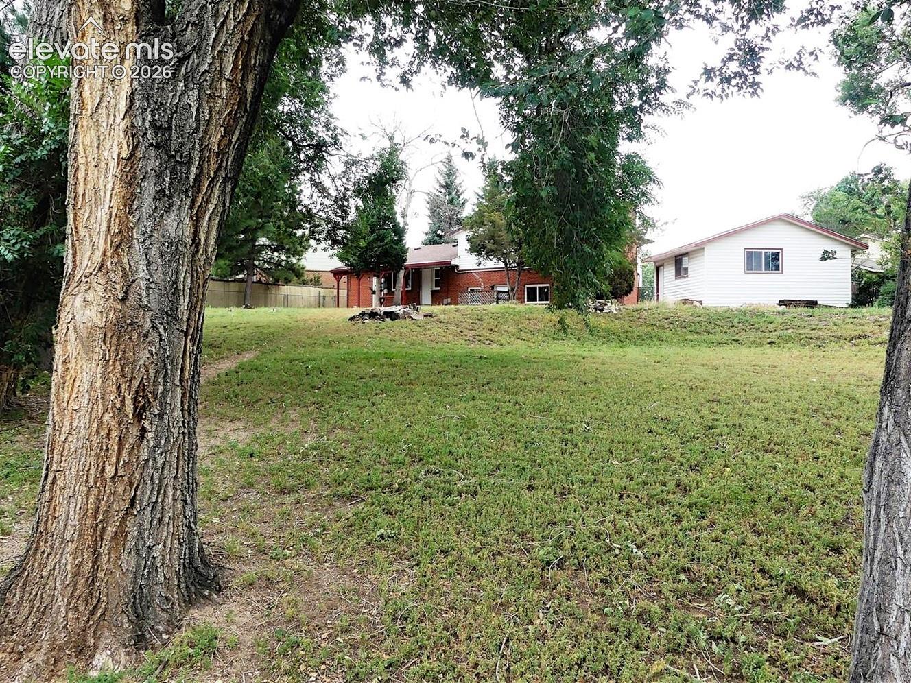 1104 Yosemite Drive