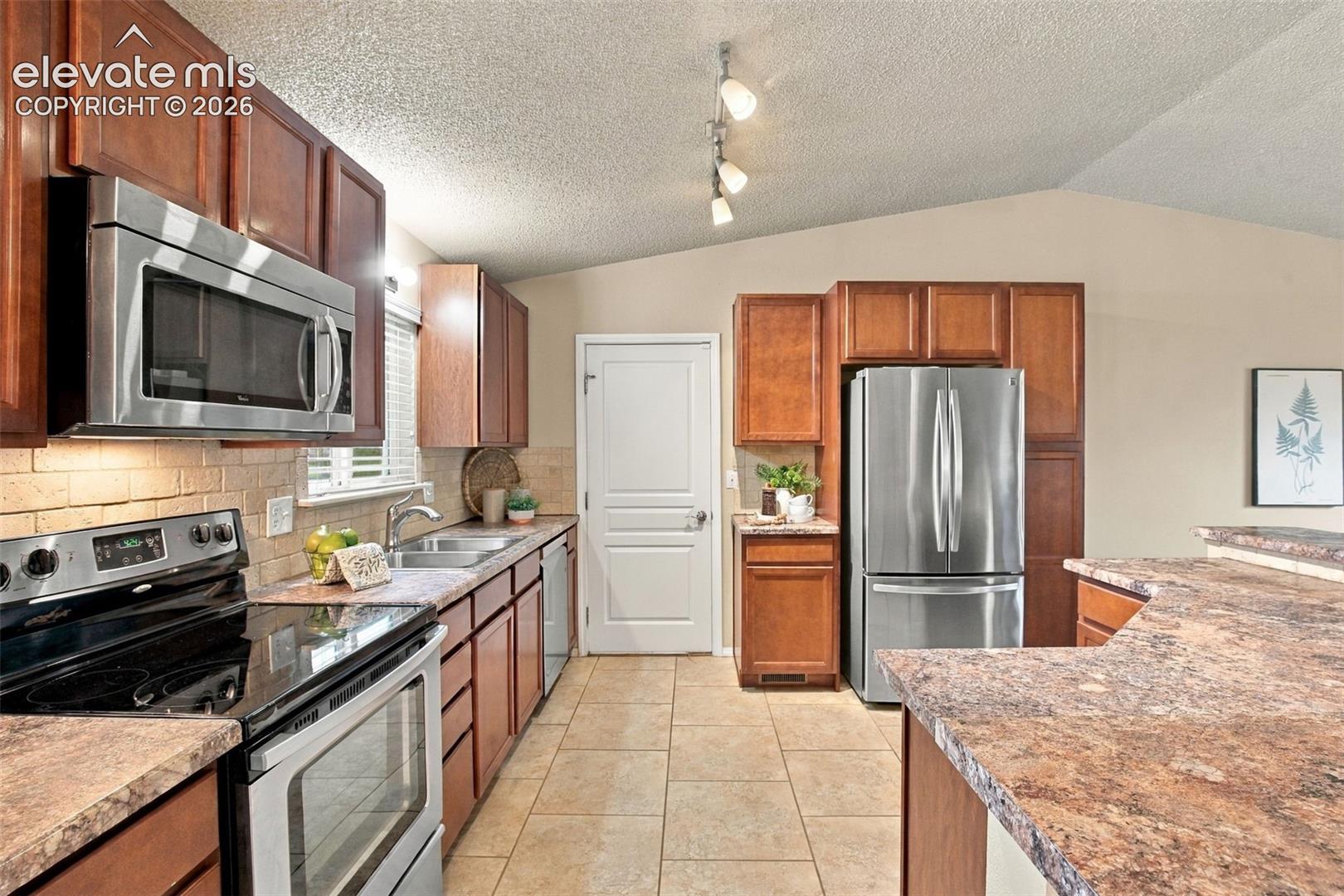 2711 Northridge Drive