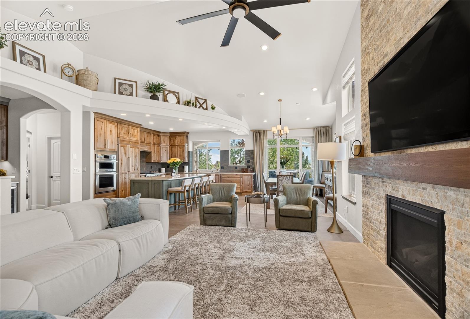 2313 Rainbows End Point