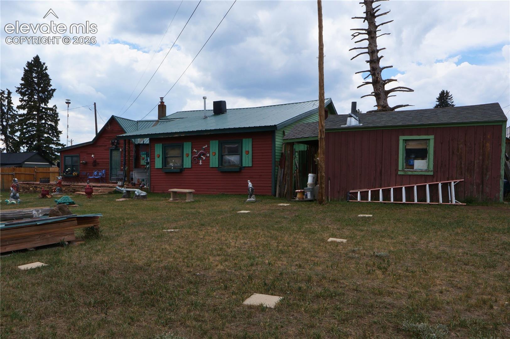 307 W Golden Avenue