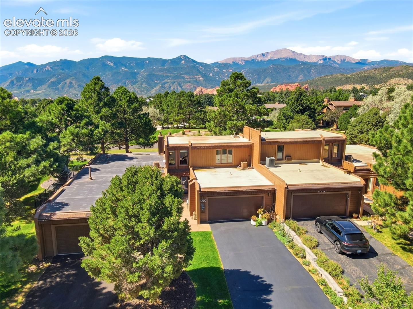 1060 Hill Circle