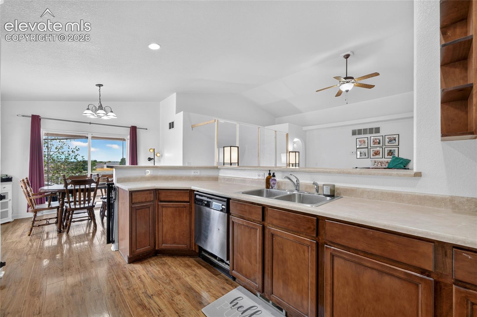 358 W Golden Eagle Way