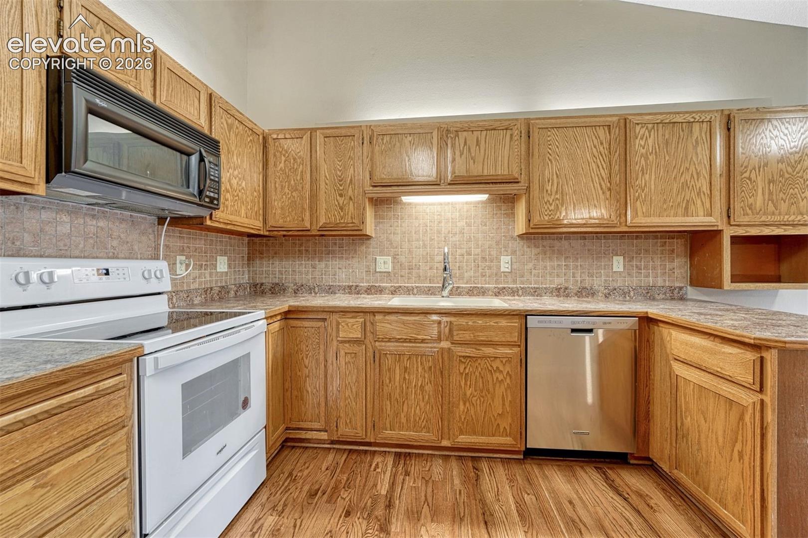 2059 Glenhill Drive 24