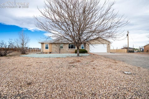 Photo of 965 N Cimarron Drive, Pueblo, CO 81007 (MLS # 2332375)