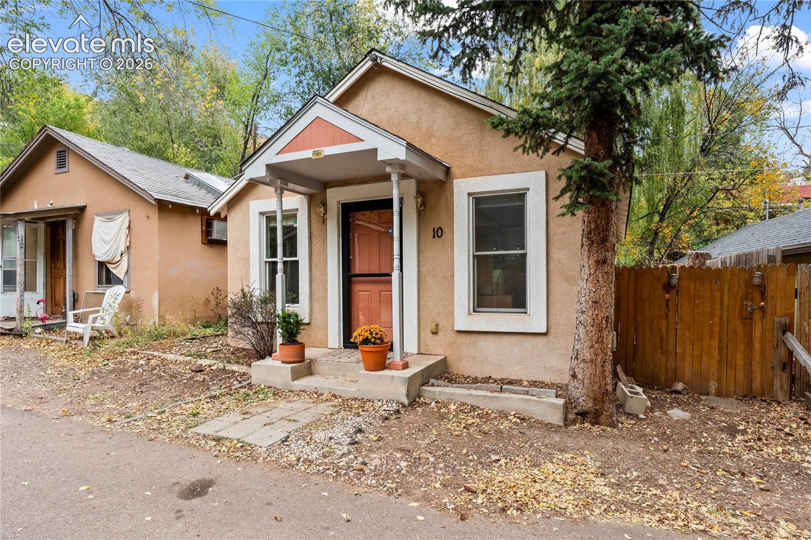 10 Narrows Road