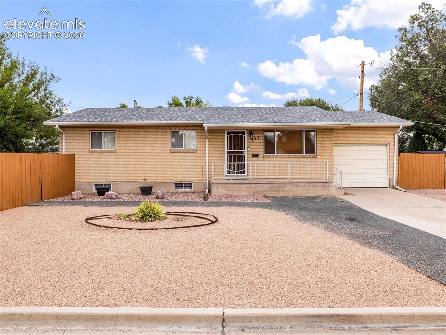 321 W Adams Avenue
