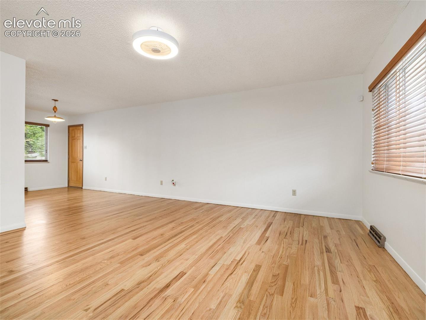 321 W Adams Avenue