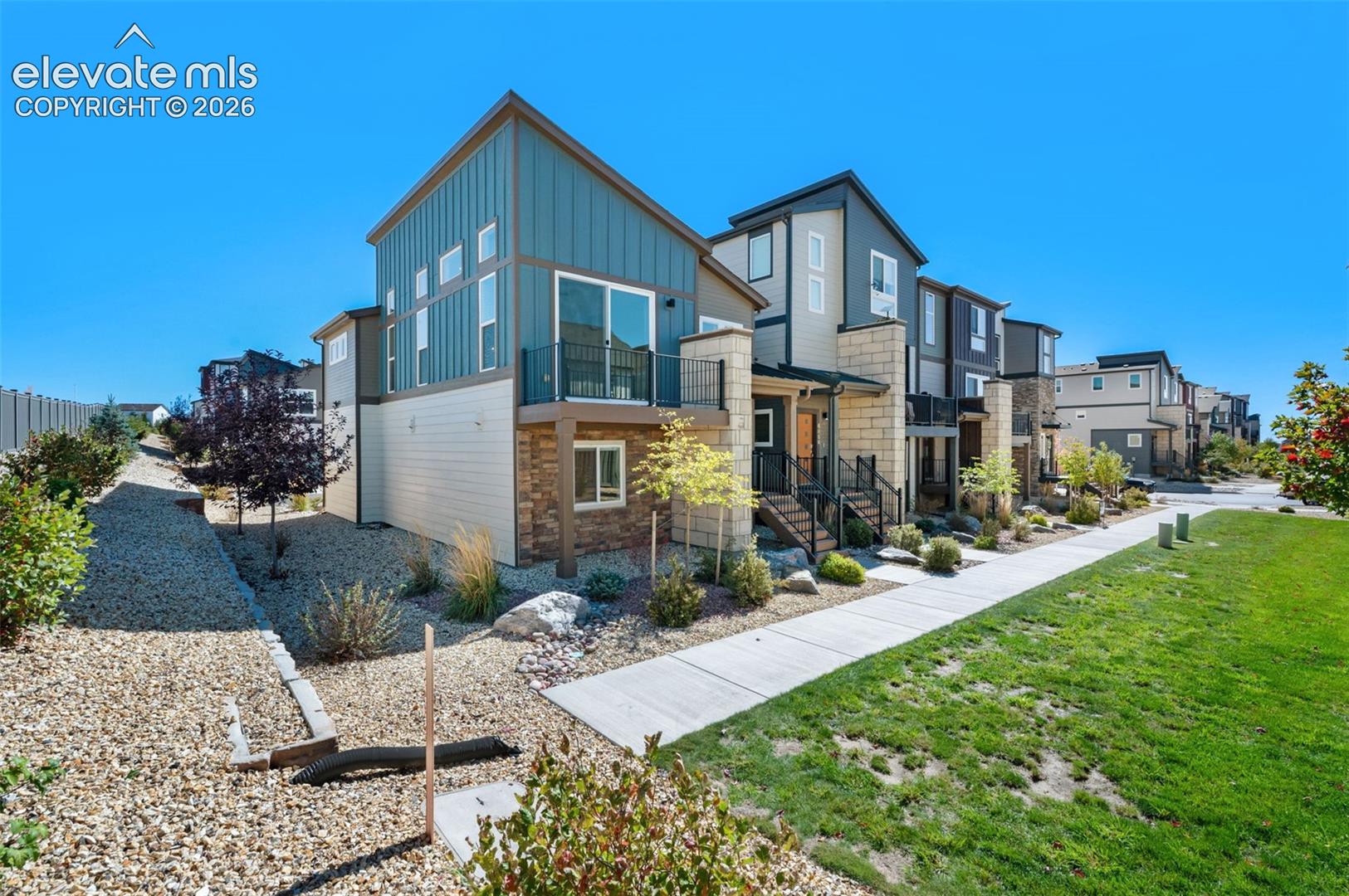 6872 Lily Mountain Lane