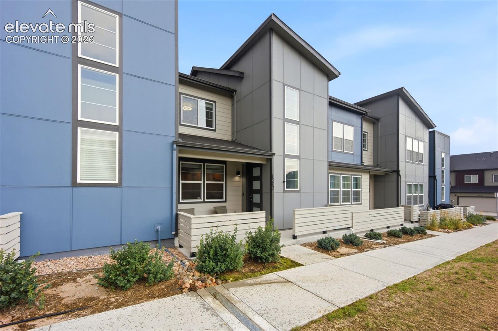 1572 Rose Quartz Heights