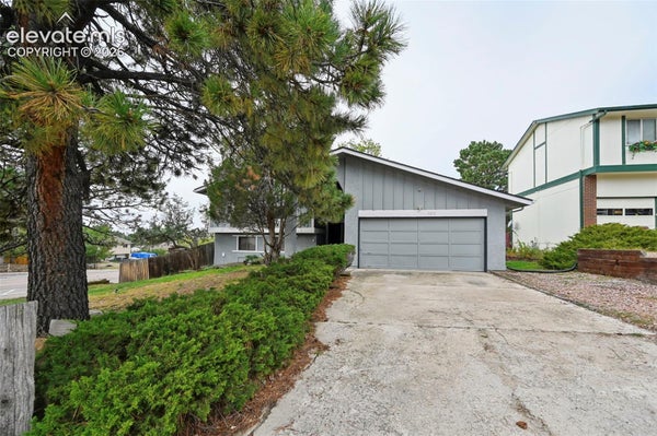 3202 BELL MOUNTAIN DR, COLORADO SPRINGS, CO 80918 - Image faadeab49a2334ac8e0797c2d6e76fae/3327129558