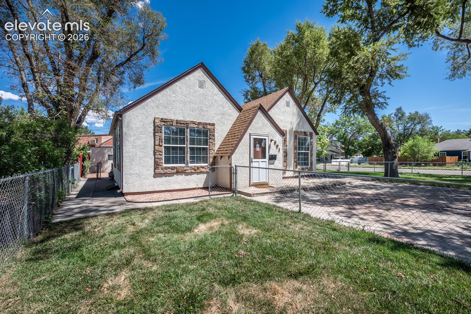 601 W Pitkin Avenue