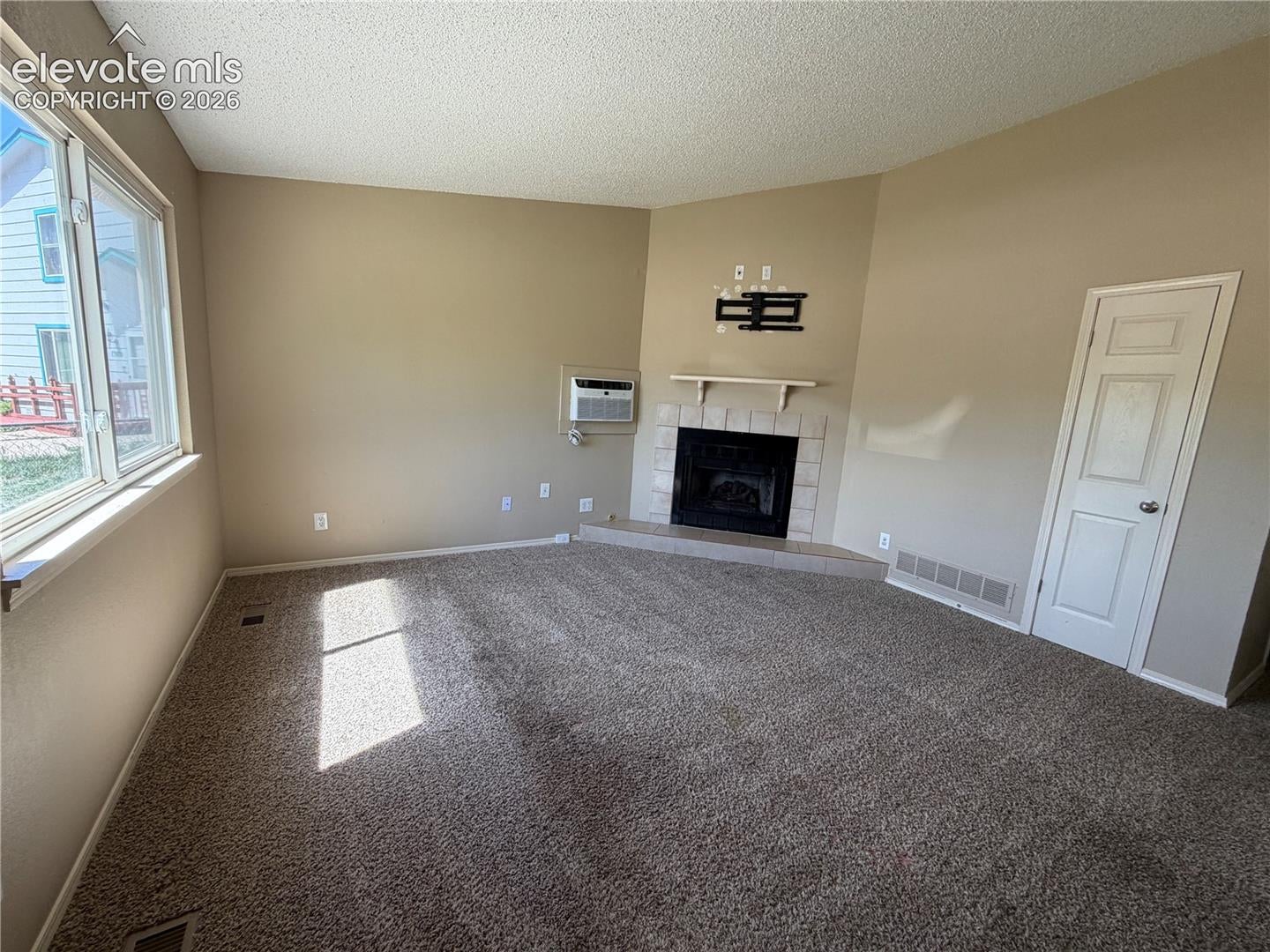 1985 Tanager Way