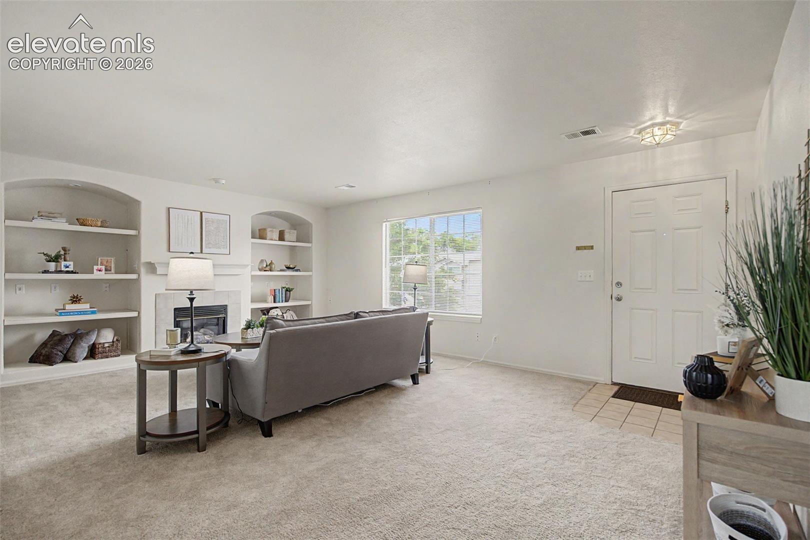 4975 Universal Heights