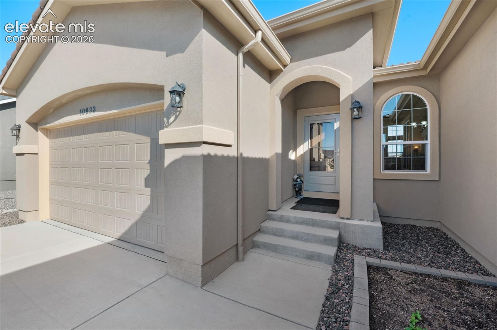10933 Checo Way