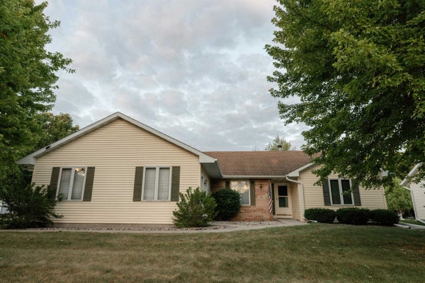 752 WESTLAWN DR, COTTAGE GROVE, WI 53527 - Image 020eee3d616ccd34bd2dc5bc601ba3e0/874329263