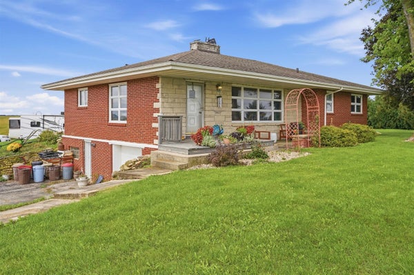 15986 NEILSON LN, DARLINGTON, WI 53530 - Image 0742a9634cbaa88e52f4a9ff1079bd21/27428319