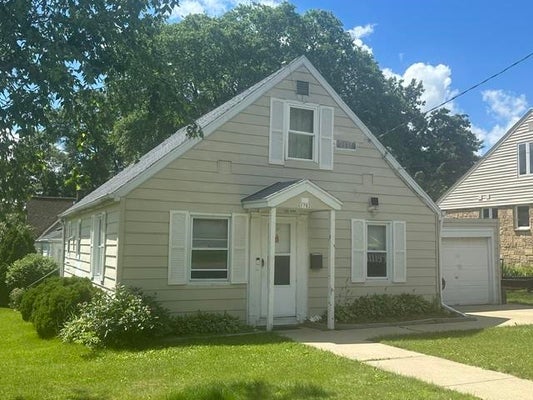 1702 PARK ST, MIDDLETON, WI 53562 - Image 1652e82c73f5486aca2bca2be1ffd0fe/1187358913