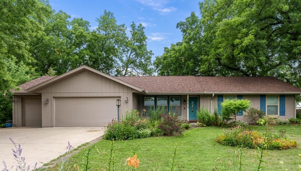 349 SYCAMORE LN, MACHESNEY PARK, IL 61115 - Image 2099cf82a03e14d79d44bc4cc5579b36/3329980363