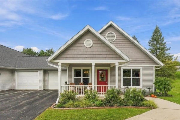 221 LARKSPUR CT, SUN PRAIRIE, WI 53590 - Image 7d2a5ea19faf84bc04d9737dcf2e233b/3542341825