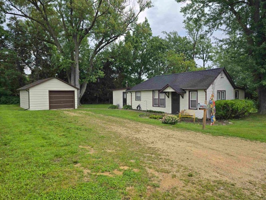 7 S BRUCE ST, DARIEN, WI 53114 - Image 80e6ea1f4fc218dfe6e82f2240e7f8ee/463415478