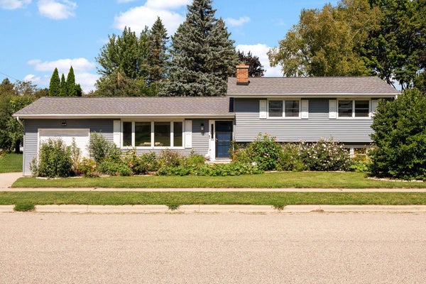 320 W ELM ST, SUN PRAIRIE, WI 53590 - Image 8676671d2f6f8d1981cfe2d127696fba/2646401254