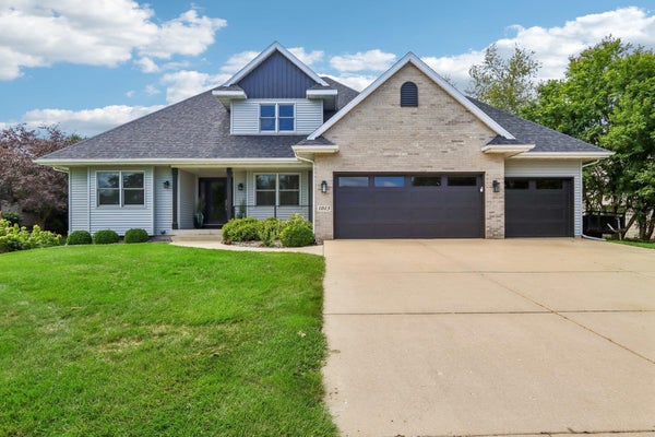 1013 STARLIGHT LN, COTTAGE GROVE, WI 53527 - Image 8722e9fec2b4a4044722dfe1d7b9105d/1090023636