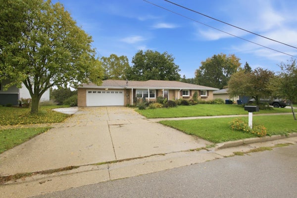 609 OAK LN, HORICON, WI 53032 - Image 8d091ad1bb5ebdc6a627d8cf50d9e2cf/3254722824