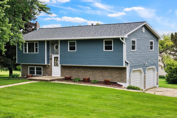 401 LINDA RD, MOUNT HOREB, WI 53572 - Image 9b7c339656a0a8bcde367c50f30c3e48/1676991719