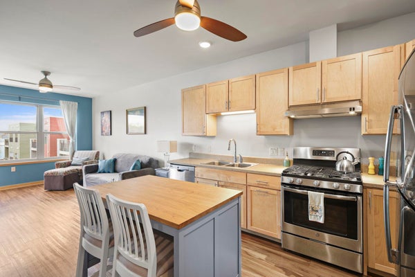107 SUTHERLAND CT UNIT 323, MADISON, WI 53704 - Image aaf94fabb7f983e4caa9a04d6f7a08de/3322579344