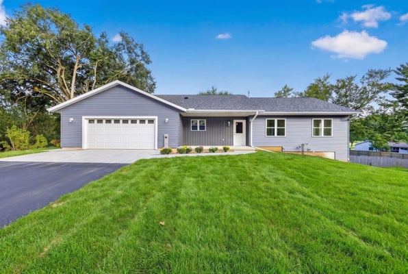 2422 E HILL DR, FITCHBURG, WI 53711 - Image b4a4e83c1aedc1044016b2a7e8adfa0d/291091496