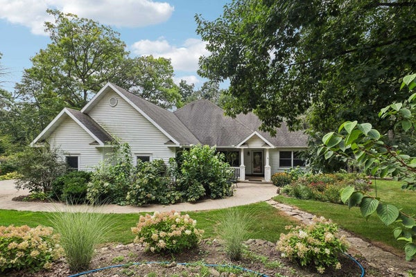 936 LAWINGER RD, MINERAL POINT, WI 53565 - Image b51ce923e1a3e320da30bcf3f7201052/4238350663