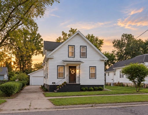 306 W EDGEWATER ST, PORTAGE, WI 53901 - Image be644f9deb49d57f04e484d2020fc4fe/893301876