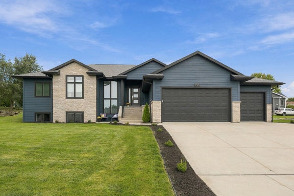 216 RIDGE CREEK DR, JANESVILLE, WI 53548 - Image c1c7f03e2fd01fa47600c2836e2b1e4d/1025783206