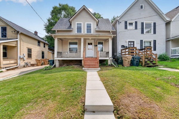 1123 EMERALD ST, MADISON, WI 53715 - Image c2abd4be883414fee981ad351bf2b984/392448005