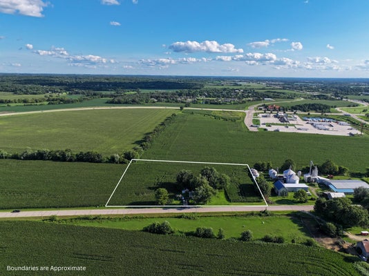 2724 E STATE LINE RD, BELOIT, WI 53511 - Image ca5acaf6385fd0fdfbf55e31898d12ae/3352554331