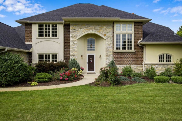 3002 LINNERUD DR, STOUGHTON, WI 53589 - Image cd95f0c9cf38ead2292f1454df55bc2d/700407379