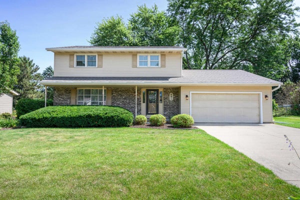 491 SUMMIT AVE, SUN PRAIRIE, WI 53590 - Image d09a9c01c1ea3af14648ae0460797e8e/210823916