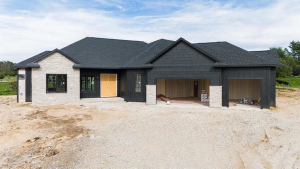 2866 OAKRIDGE CT, JANESVILLE, WI 53548 - Image d3cdfd28a5bb04f9891105a1fff5daf3/1164498141