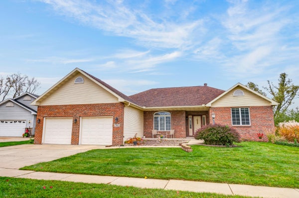 701 LOCHMOORE DR, WAUNAKEE, WI 53597 - Image d4d8fc0bf8d73bc47e062424c12916e0/2752314929