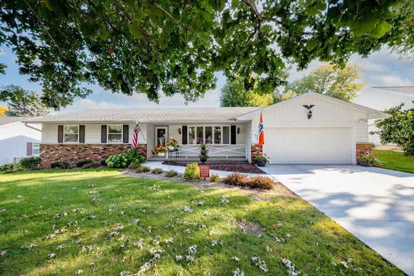 909 EISENHOWER RD, STOUGHTON, WI 53589 - Image e58de030df772b5fb8e46f6b9c3eb2d3/3264303124