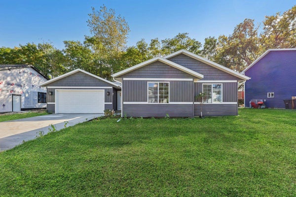 902 GARITY ST, JEFFERSON, WI 53549 - Image ea3bc5ffe4f87d0f1f6850ada6d2eb14/4065367225