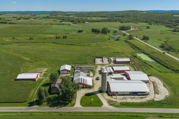 S4452 GROTE HILL RD, REEDSBURG, WI 53959 - Image f11e3a20d0f5b81e5a3de205eaa2cf98/3274525007