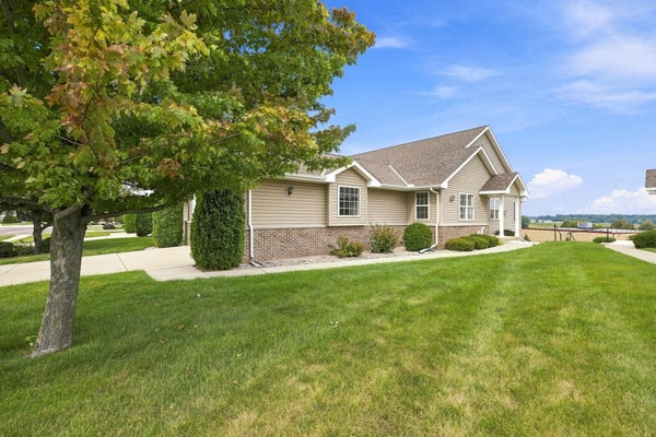 118 SUMMIT CT, COLUMBUS, WI 53925 - Image f473ca1a0cf55f20ed623ca155cbd0ff/923112649
