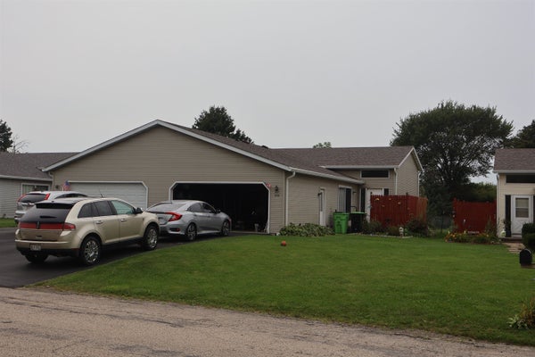 204 EILBES AVE # 206, BEAVER DAM, WI 53916 - Image f9ac97f5ecaa9cf2c3fc4950a0c1efb6/1079965420