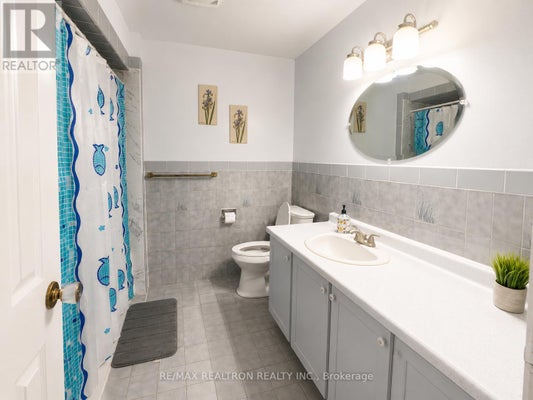7 Fontainbleau Dr, Toronto (Newtonbrook West), ON 4