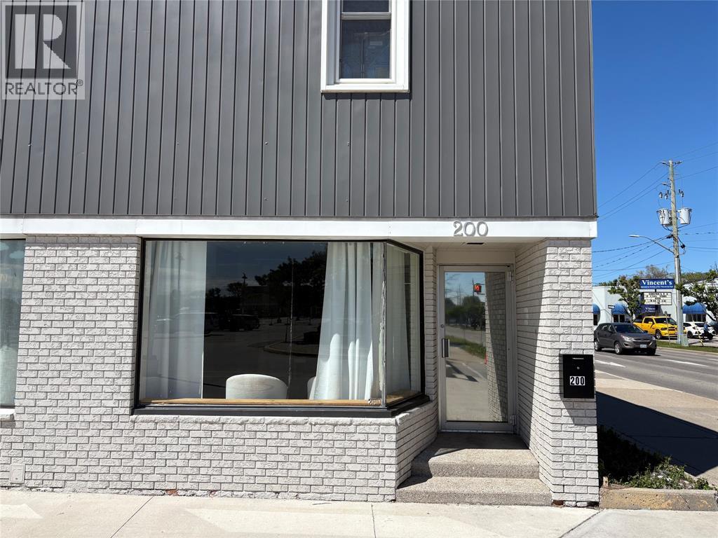 200 LOCHIEL STREET, SARNIA, ON N7T 4C6 - Image 621421995.jpeg?d=l